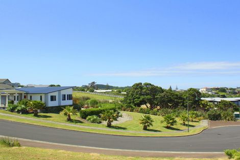 Photo of property in 80-82 Lax Crescent, Leigh, 0985