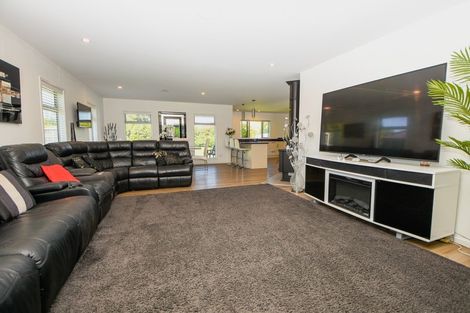 Photo of property in 2 The Glade, Carterton, 5713