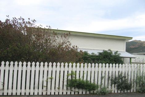 Photo of property in 11 Handyside Street, Tawa, Wellington, 5028