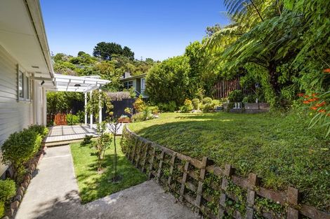 Photo of property in 28 Alwyn Place, Newlands, Wellington, 6037
