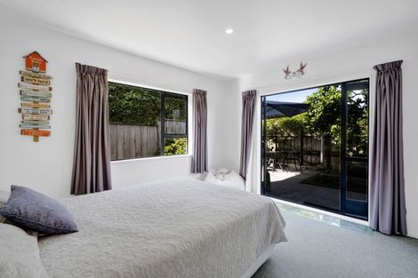 Photo of property in 35a Tukapa Street, Westown, New Plymouth, 4310