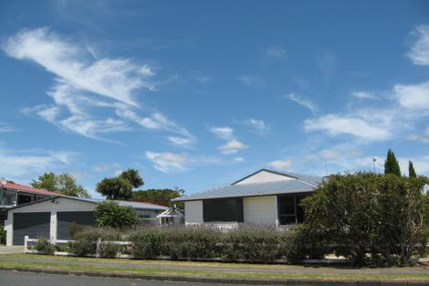 Photo of property in 2 Seaway Road, Clarks Beach, 2122