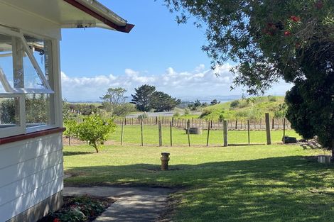 Photo of property in 15 Ngatawhiti Road, Te Kopuru, 0391