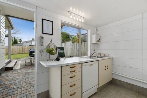 Photo of property in 29 Marsh Avenue, Forrest Hill, Auckland, 0620