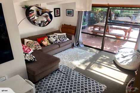 Photo of property in 17 Karen Road, Laingholm, Auckland, 0604