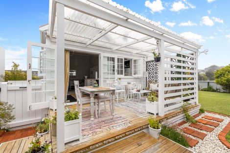 Photo of property in 32 Belt Road, Moturoa, New Plymouth, 4310