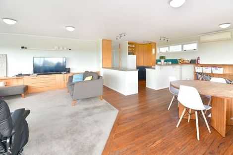 Photo of property in 3 Red Beach Road, Red Beach, 0932