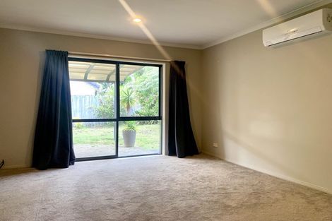 Photo of property in 7 Applebox Lane, Henderson, Auckland, 0612