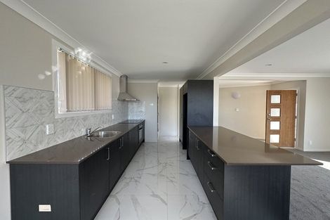 Photo of property in 4 Convair Crescent, Mangere, Auckland, 2022