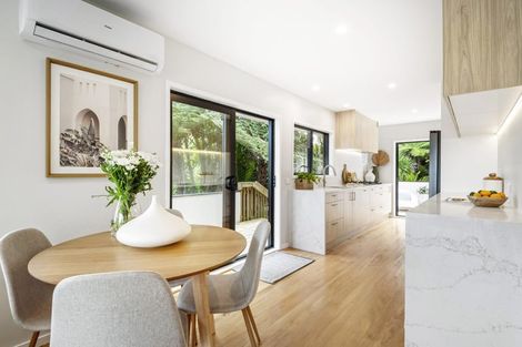 Photo of property in 5 Island Bay Road, Beach Haven, Auckland, 0626