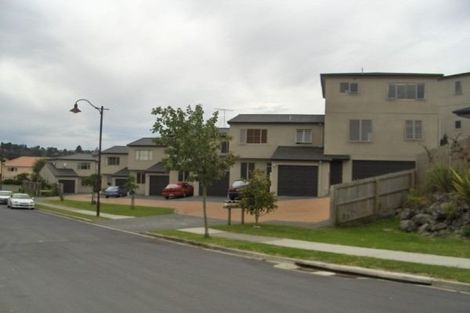 Photo of property in 3/6 Nimstedt Avenue, Oteha, Auckland, 0632