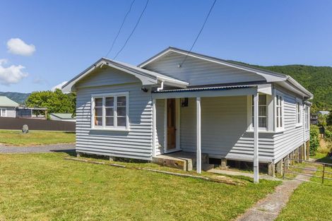 Photo of property in 271 Waikawa Road, Waikawa, Picton, 7220