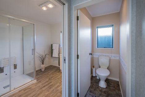 Photo of property in 41 Weraroa Road, Levin, 5510