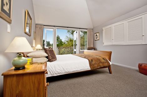 Photo of property in 154 Chelsea View Drive, Chatswood, Auckland, 0626