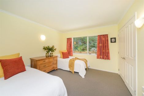 Photo of property in 24 La Lena Grove, Fitzherbert, Palmerston North, 4410