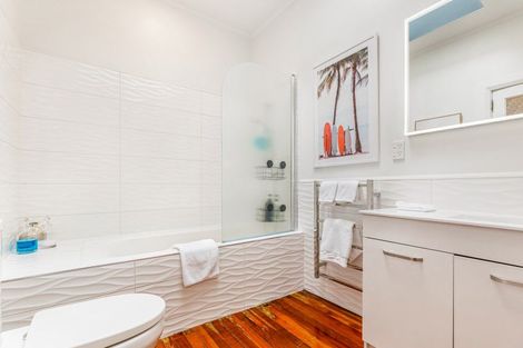 Photo of property in 1/2 Merwood Lane, Devonport, Auckland, 0624