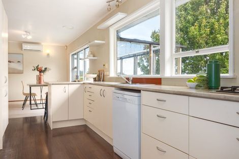 Photo of property in 66 Seddon Street, Waikanae, 5036