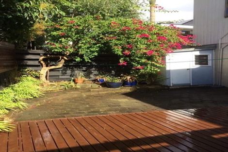 Photo of property in 2/22 Mariposa Crescent, Birkenhead, Auckland, 0626