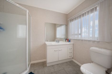 Photo of property in 19b Eske Place, Highland Park, Auckland, 2010