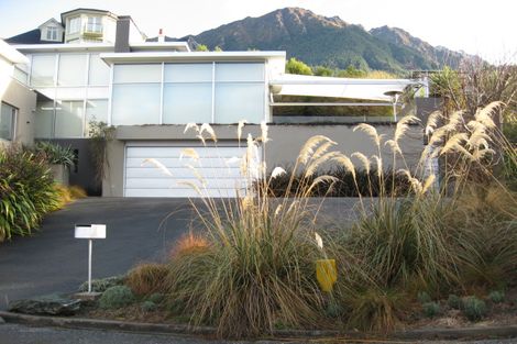 Photo of property in 2 Aurum Lane, Fernhill, Queenstown, 9300