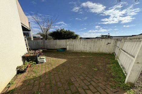 Photo of property in Lakeview Terrace, 19/14 Ambrico Place, New Lynn, Auckland, 0600