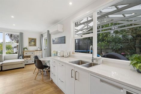 Photo of property in 2/276a Wairau Road, Glenfield, Auckland, 0627