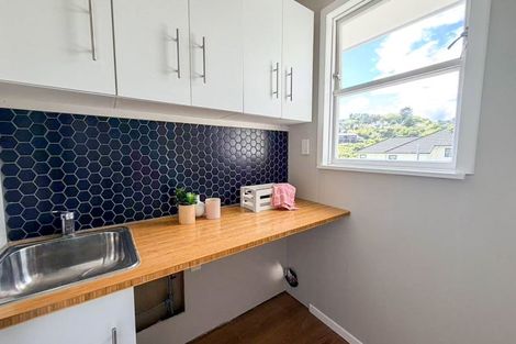 Photo of property in 64 Mark Avenue, Paparangi, Wellington, 6037