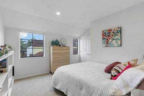 Photo of property in 31a Oakwood Grove, Eastern Beach, Auckland, 2012