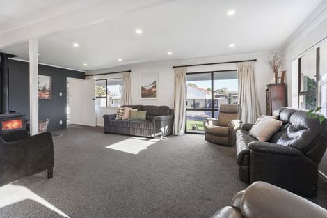 Photo of property in 10 Luxton Place, Rangiora, 7400