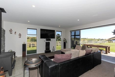 Photo of property in 652 Kelly Road, Lepperton, New Plymouth, 4373