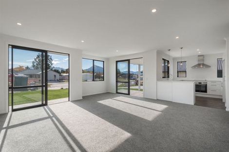 Photo of property in 12 Hebbard Court, Albert Town, Wanaka, 9305