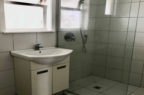 Photo of property in 4 Grande Vue Road, Papatoetoe, Auckland, 2025