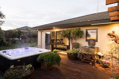 Photo of property in 11 Aspen Way, Kelvin Grove, Palmerston North, 4414