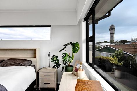 Photo of property in 35 Collins Street, Hawera, 4610