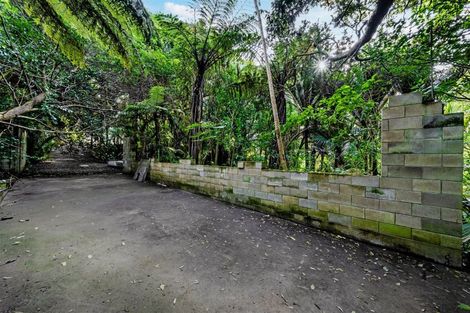 Photo of property in 323 Glenfield Road, Glenfield, Auckland, 0629