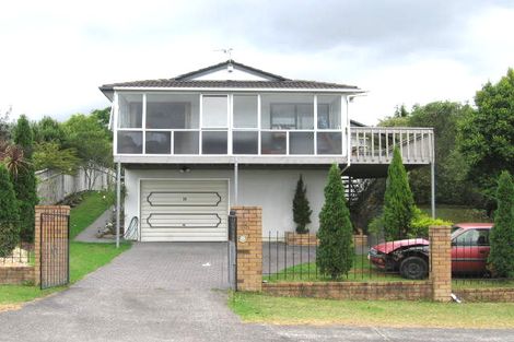 Photo of property in 16 Madigan Place, Glendene, Auckland, 0602