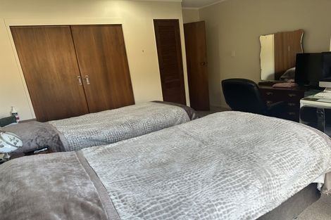 Photo of property in 32 Borrowdace Avenue, Botany Downs, Auckland, 2010