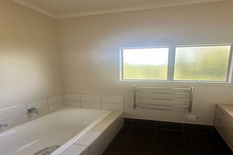 Photo of property in 28 Muritai Crescent, Havelock North, 4130