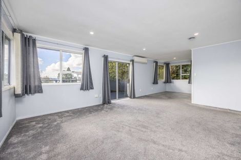 Photo of property in 38 Staincross Street, Green Bay, Auckland, 0604