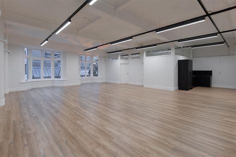 Photo of property in 1e Queen Street, New Plymouth, 4310