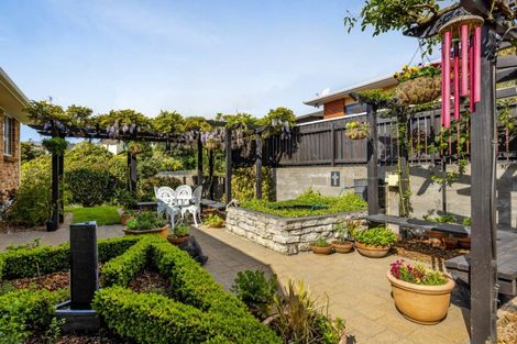 Photo of property in 42 Seaview Road, Marfell, New Plymouth, 4310