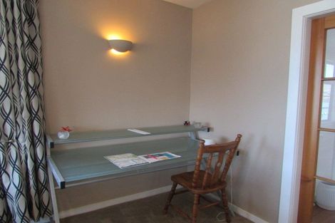 Photo of property in 2 Hawkhurst Road, Lyttelton, 8082