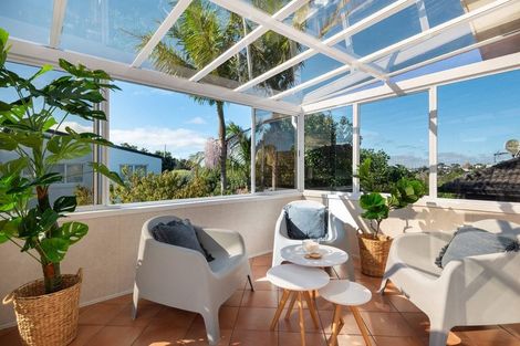 Photo of property in 26 Holdaway Avenue, Northcote, Auckland, 0627