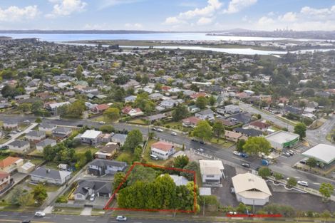 Photo of property in 233 Great North Road, Henderson, Auckland, 0612