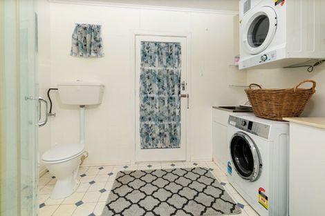 Photo of property in 10 Rock Isle Road, Torbay, Auckland, 0630