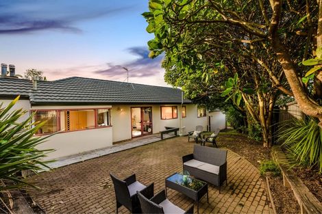 Photo of property in 9 Queen Natalie Place, Massey, Auckland, 0614