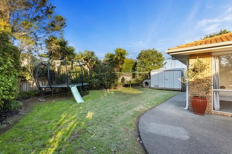 Photo of property in 14 Stonedge Lane, Rosedale, Auckland, 0632