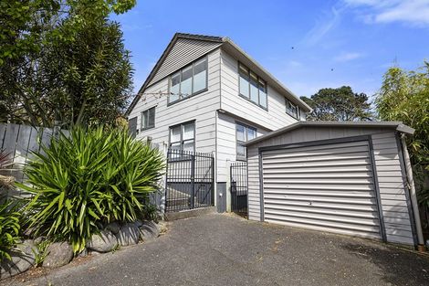 Photo of property in 84 Glenpark Avenue, Frankleigh Park, New Plymouth, 4310