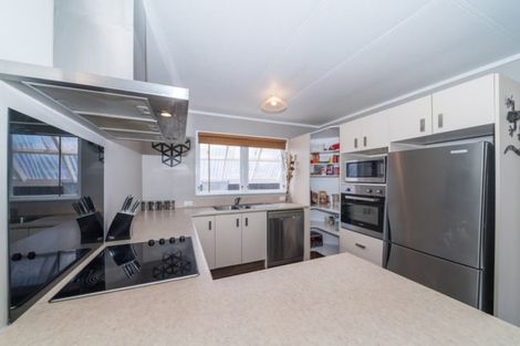 Photo of property in 20 Rhodes Drive, Kelvin Grove, Palmerston North, 4414
