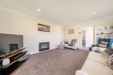 Photo of property in 18 Charles Street, Clouston Park, Upper Hutt, 5018